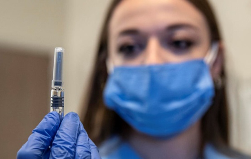 Українські приватні клініки планують почати щеплення китайською вакциною від коронавірусу вже в першій половині січня