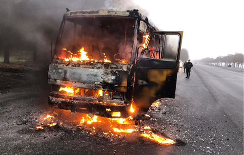 На трасі Дніпро – Кривий Ріг під час руху загорівся автобус із пасажирами. ФОТО