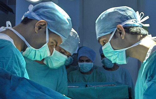 Риск умереть после операции выше, если хирург проводит ее в свой день рождения – исследование