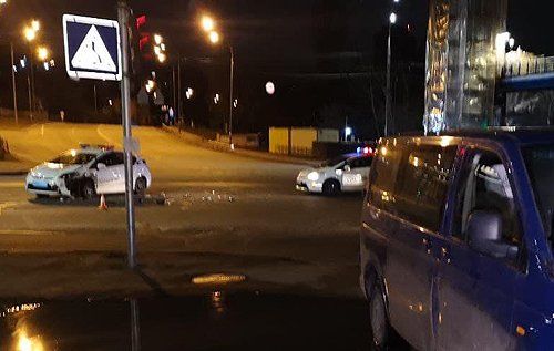 У Києві п'яний водій буса проскочив на червоний і врізався в авто поліції. ВІДЕО