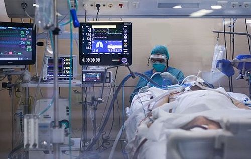 В больницах стало больше "тяжелых" пациентов с коронавирусом, – Степанов