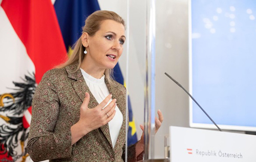 Австрийский министр ушла в отставку из-за обвинений в плагиате
