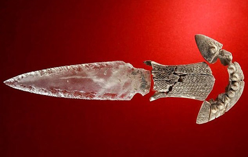 Во время раскопок в Испании археологи обнаружили в иберийской гробнице хрустальный кинжал, которому 5000 лет