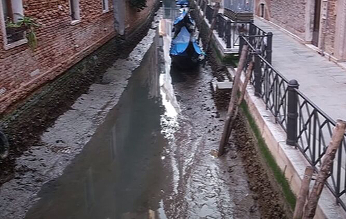 В Венеции пересохли знаменитые каналы. ВИДЕО