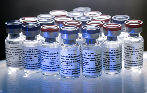 В Италии начали расследование о посреднических предложениях по подпольным поставкам российской вакцины "Спутник V"
