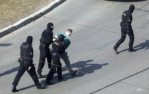Белорусы попытались выйти на первый массовый протест 2021 года: задержаны 100 человек. ВИДЕО