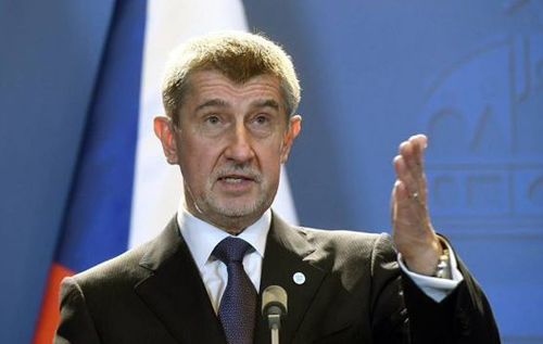 Премьер Чехии заявил, что ЕС вынуждает республику купить "Спутник V"