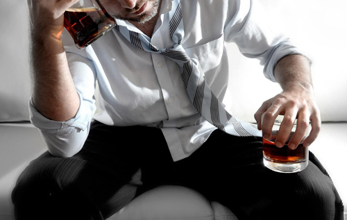 Неочевидные признаки алкоголизма: как понять, что вы слишком много пьете