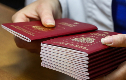 М'яка реакція партнерів України на масову видачу російських паспортів на Донбасі була помилкою, – Кулеба