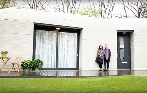 Пара из Нидерландов первой в Европе переехала в сделанный на 3D-принтере дом. ВИДЕО