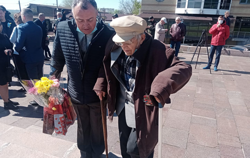 В Днепре почтить память погибших во Второй мировой пришел 100-летний ветеран