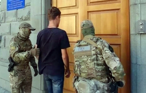 В Крыму украинскому студенту дали тюремный срок за "экстремизм"