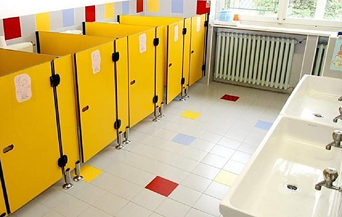 У Сумській області пропонують фотографувати шкільні туалети: кращих нагородять