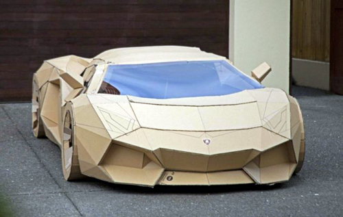 Блогер создал Lamborghini из картона и палок и продал по внушительной цене. ВИДЕО