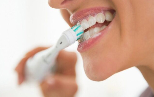 Стоматолог рассказал, почему нельзя чистить зубы сразу после еды