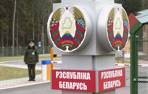 "Бурная диктатура в центре Европы": Беларусь задержала авто с диппочтой Литвы