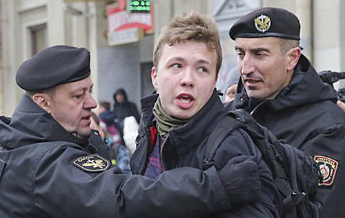 "Давайте смотреть в корень": отец узника Кремля рассказал, кому на руку задержание Протасевича
