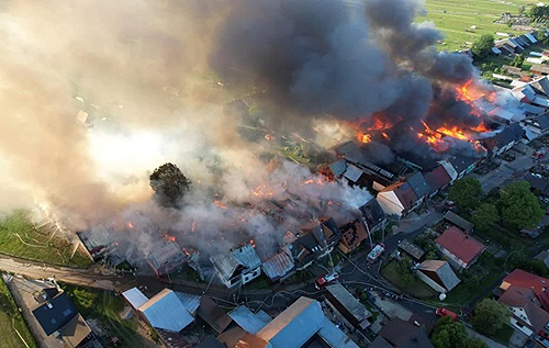 В Польше во время пожара сгорели почти полсотни зданий. ВИДЕО