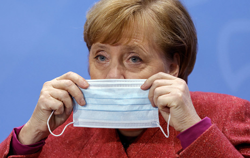 Меркель "немного грустно", что партнеры по ЕС не поддержали идею саммита с Путиным
