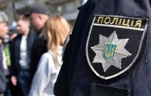 У Києві п'яні чоловіки з дружинами напали на поліцейських. ВІДЕО