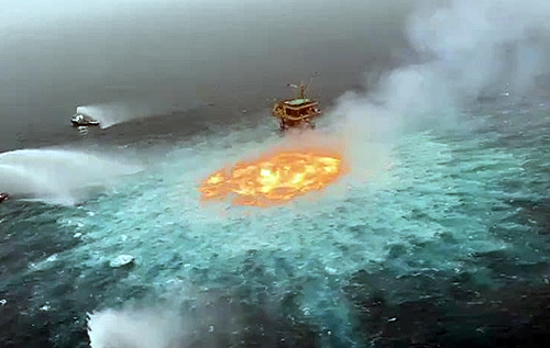 На подводном нефтепроводе в Мексиканском заливе произошел пожар. ВИДЕО