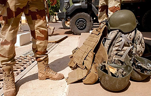 В Мали нашпигованное взрывчаткой авто врезалось в колонну французских военных