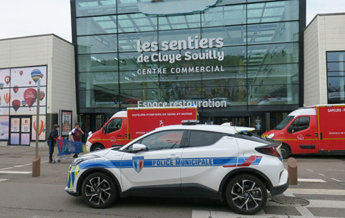 Новая резня во Франции: в торговом центре ранены несколько человек