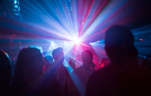 В Берлине ради изучения коронавируса в ночных клубах проведут 48-часовую вечеринку без масок и дистанции