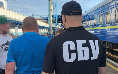 СБУ затримала ексчиновника "Укрзалізниці", який переховувався від слідства після крадіжки коштів підприємства