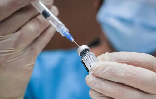 40% українців вакцина не потрібна: лікар пояснив, кому і чому
