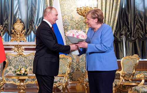 Меркель їде в Україну після Путіна. Чого очікувати