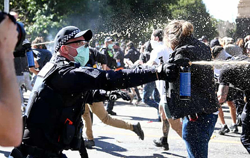 В Австралии прошли акции протеста против карантина. Полиция применила перцовый газ