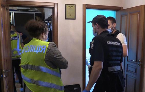 Тиждень жив з розчленованим трупом дружини в холодильнику: поліція затримала підозрюваного в жахливому вбивстві в Києві. ВІДЕО