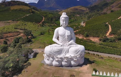 В Бразилии построили статую Будды, которая выше статуи Христа в Рио-де-Жанейро