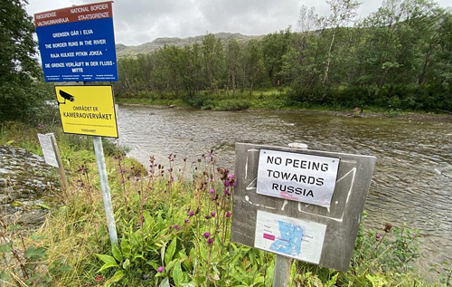 На норвежской границе установили знак, запрещающий мочиться в сторону РФ
