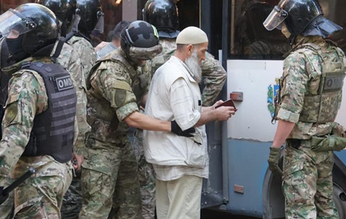 В Симферополе прошли массовые задержания возле здания ФСБ. ВИДЕО