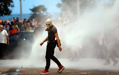 В Греции полиция разогнала протесты слезоточивым газом и водометами