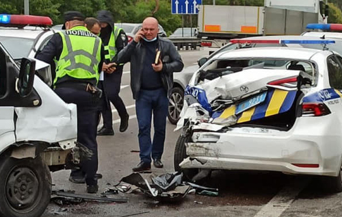 На в'їзді до Києва п'яний водій влетів у авто поліції: четверо постраждалих. ВІДЕО