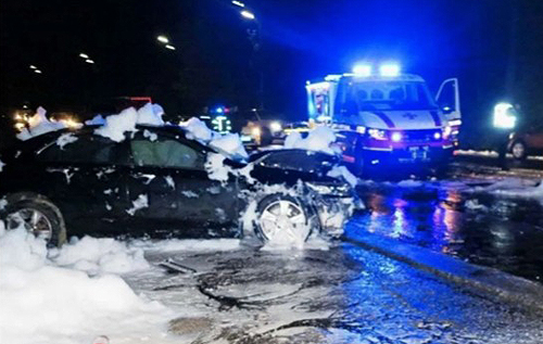 В Киеве сгорел автомобиль с водителем внутри