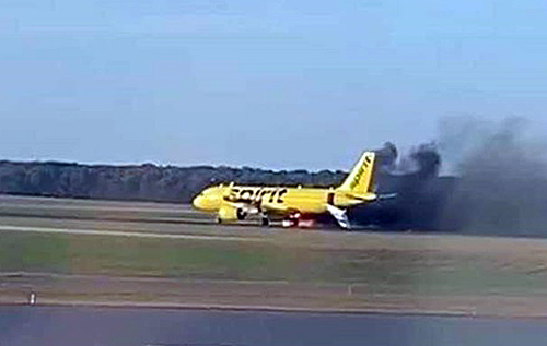 В США при взлете загорелся пассажирский самолет