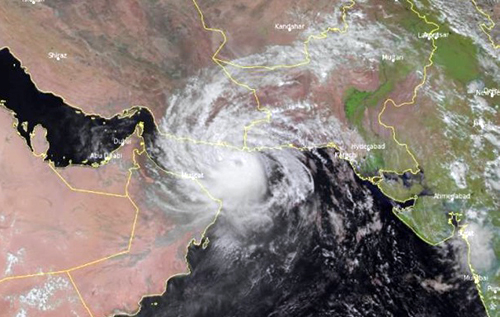 На Оман обрушился тропический циклон Шахин, есть погибшие. ВИДЕО