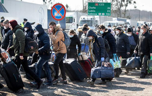 Трудова міграція з України виходить на колишній рівень: куди їдуть заробітчани і ким працюють