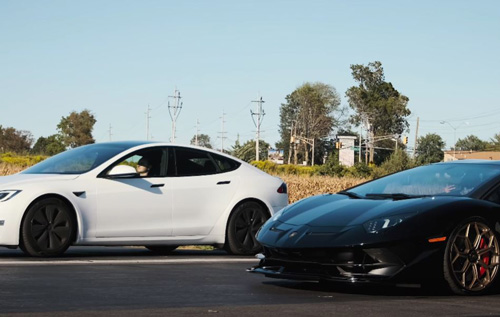 Самая мощная Tesla Model S провела гонку с экстремальной версией суперкара Lamborghini Aventador. ВИДЕО
