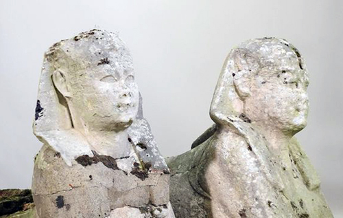 В Англии садовые скульптуры оказались 5000-летними египетскими сфинксами
