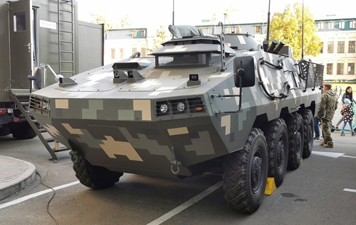 В Украине представили новую боевую машину на базе БТР-60. ВИДЕО