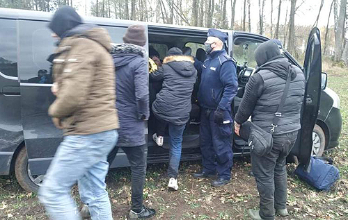 Перевозили нелегалів: українці в Польщі влаштували перегони з поліцією і потрапили в ДТП