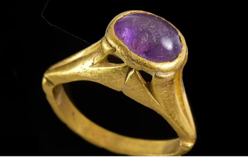Археологи нашли в Израиле кольцо, которому 1400 лет