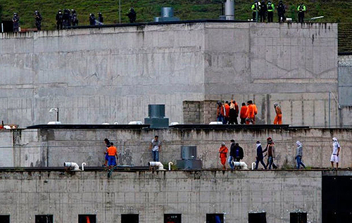 Во время тюремного бунта в Эквадоре погибли 68 заключенных