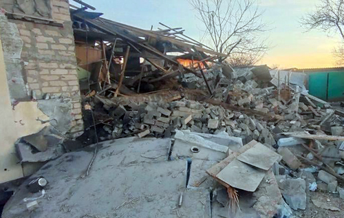 Бойовики обстріляли із мінометів селище Невельське: з-під завалів будинків врятовано двох людей