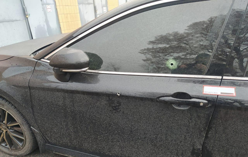 На Кіровоградщині конфлікт двох водіїв на дорозі скінчився розстрілом автомобіля